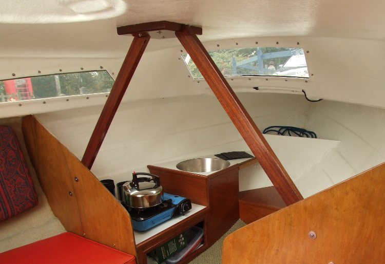 The standard mast bracing on a two-berth boat