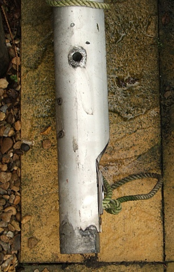 Mast: showing inserted pivot tube